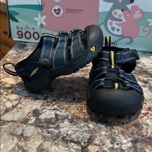Keen Infant Size 4 Sandals